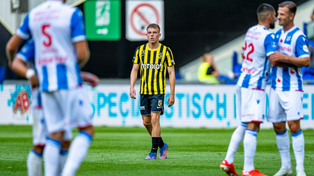 Vitesse hard onderuit tegen SC Heerenveen,
debuut doelman Scherpen niet foutloos