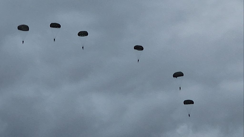 Round Canopy Parachutesprong. Foto: Henry van der Burgt