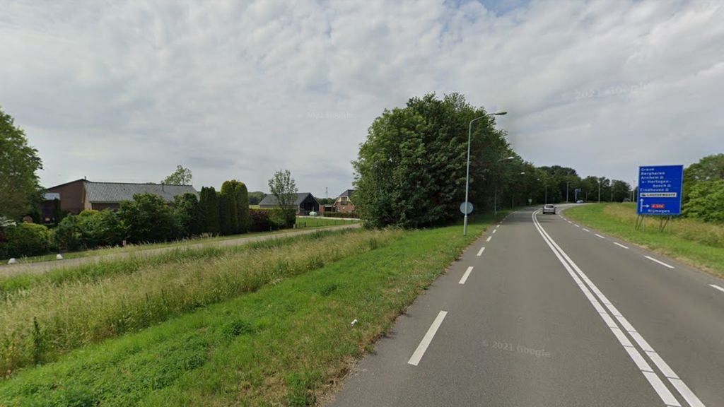 De woningen in kwestie aan de Groenestraat aan de linkerzijde, aan de rechterzijde is het plangebied in kwestie. Foto: Google Street View