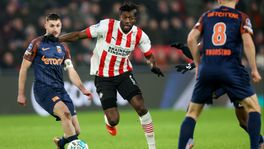 Vitesse na rust meteen op achterstand tegen PSV na fout Scherpen