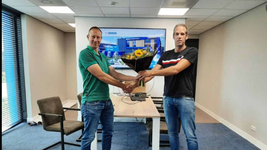Jobcoach Erik Ruis bedankt Berry Nagelhout voor bieden werkplek
