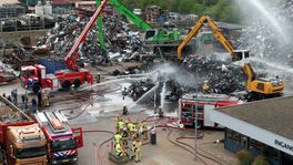 Grote ravage na brand bij recyclingbedrijf, bekijk de beelden